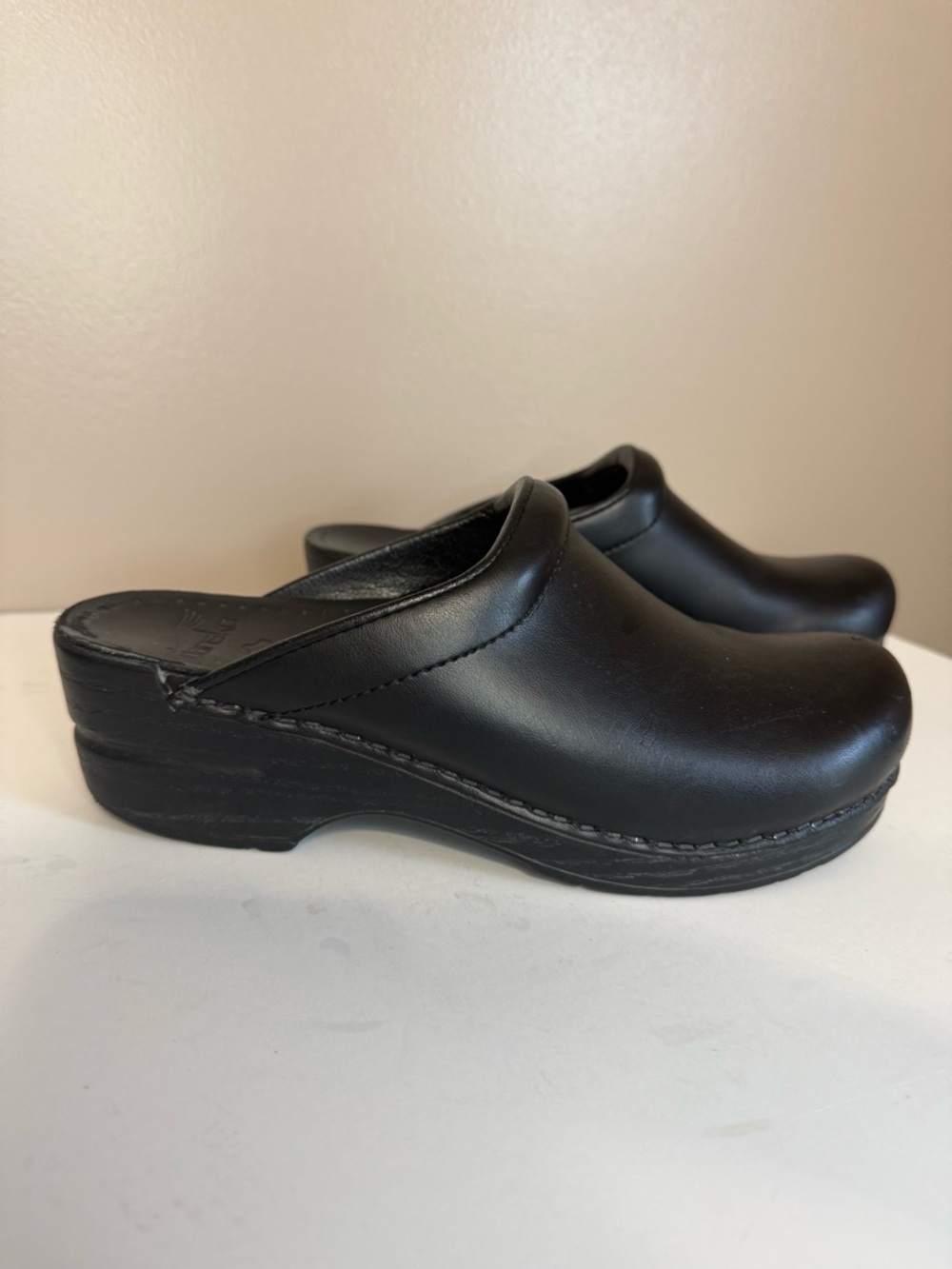 Dansko Sonja Black Leather Closed Toe Open Back Slip On Clog  EU 37 (US 6.5-7)